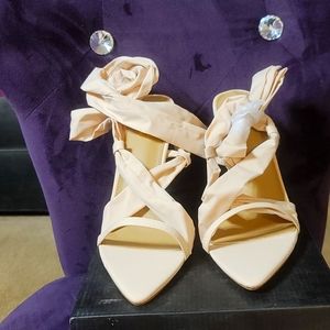Nude scrap up heel